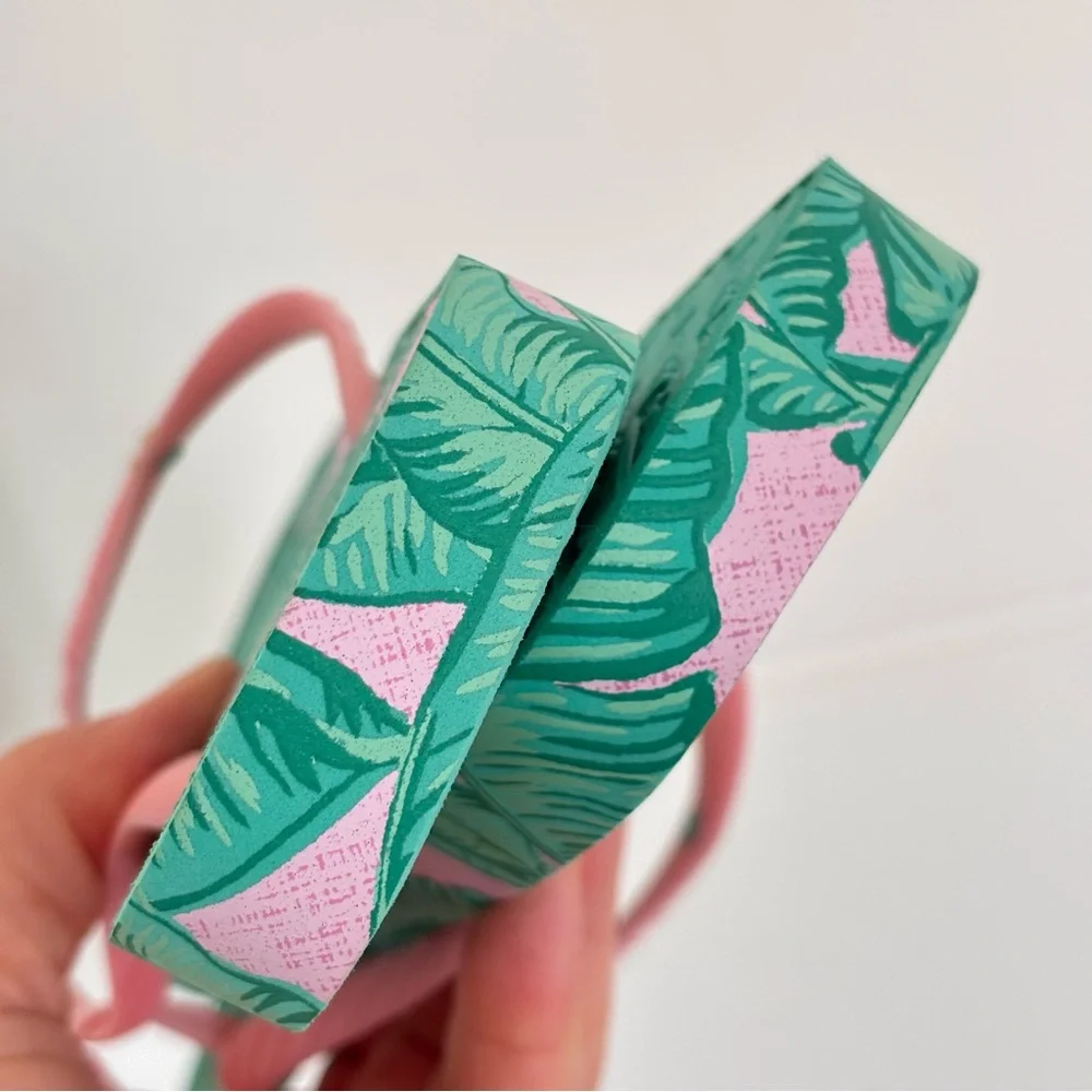 NEW Vineyard Vines Tropical Pink and Green Hibiscu Leaf Printed Flip Flop Size 9